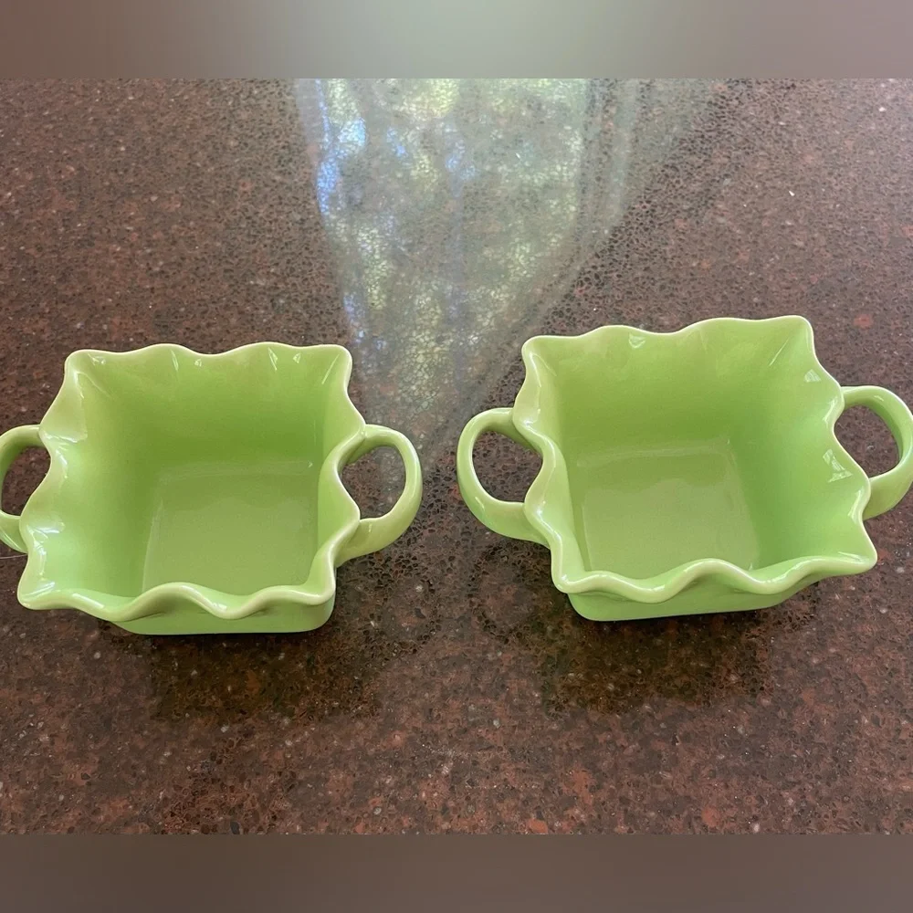 Crate&Barrel Vintage 2004 Green Stoneware Ruffle Basket Set of three items NWT